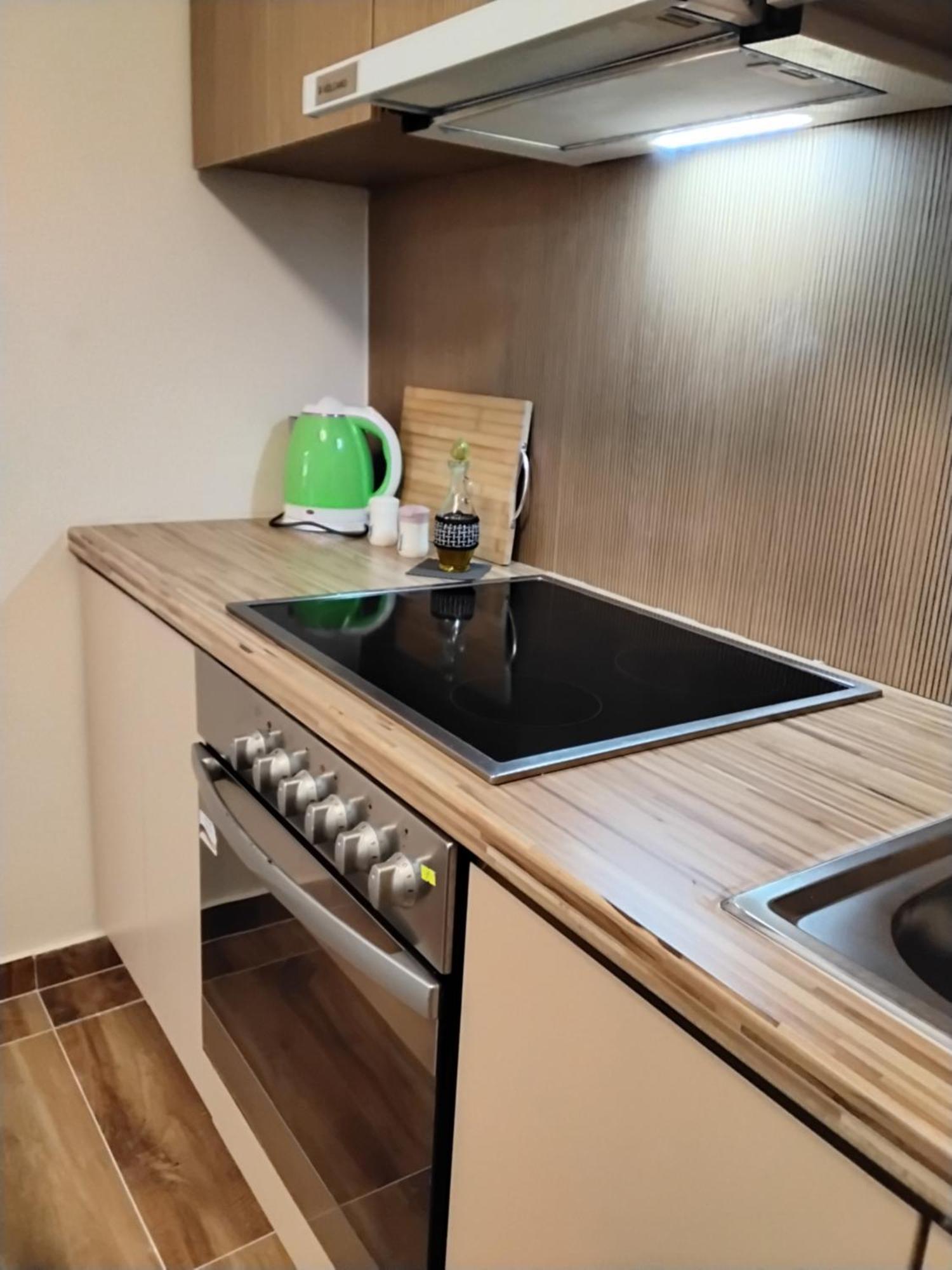 Cozy Centrally Located For Up To Three Or Four Guests Family 10 Min Walk From Center Tiranë
