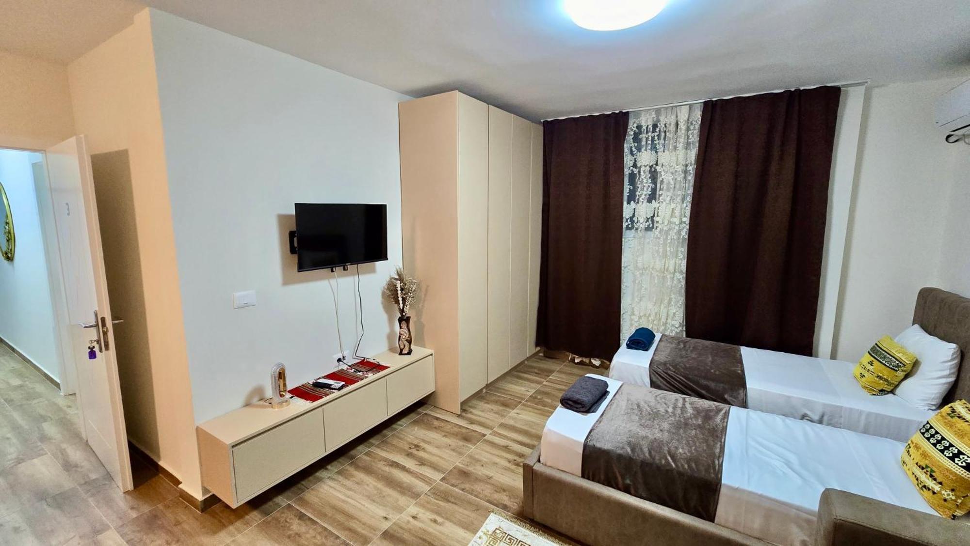 Cozy Centrally Located For Up To Three Or Four Guests Family 10 Min Walk From Center Leilighet Tiranë