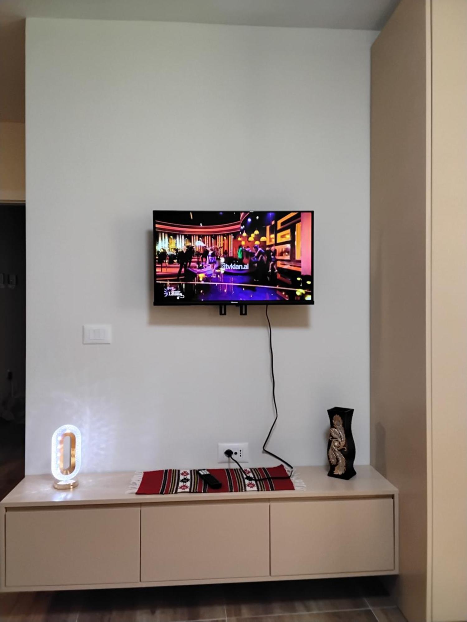 Cozy Centrally Located For Up To Three Or Four Guests Family 10 Min Walk From Center *