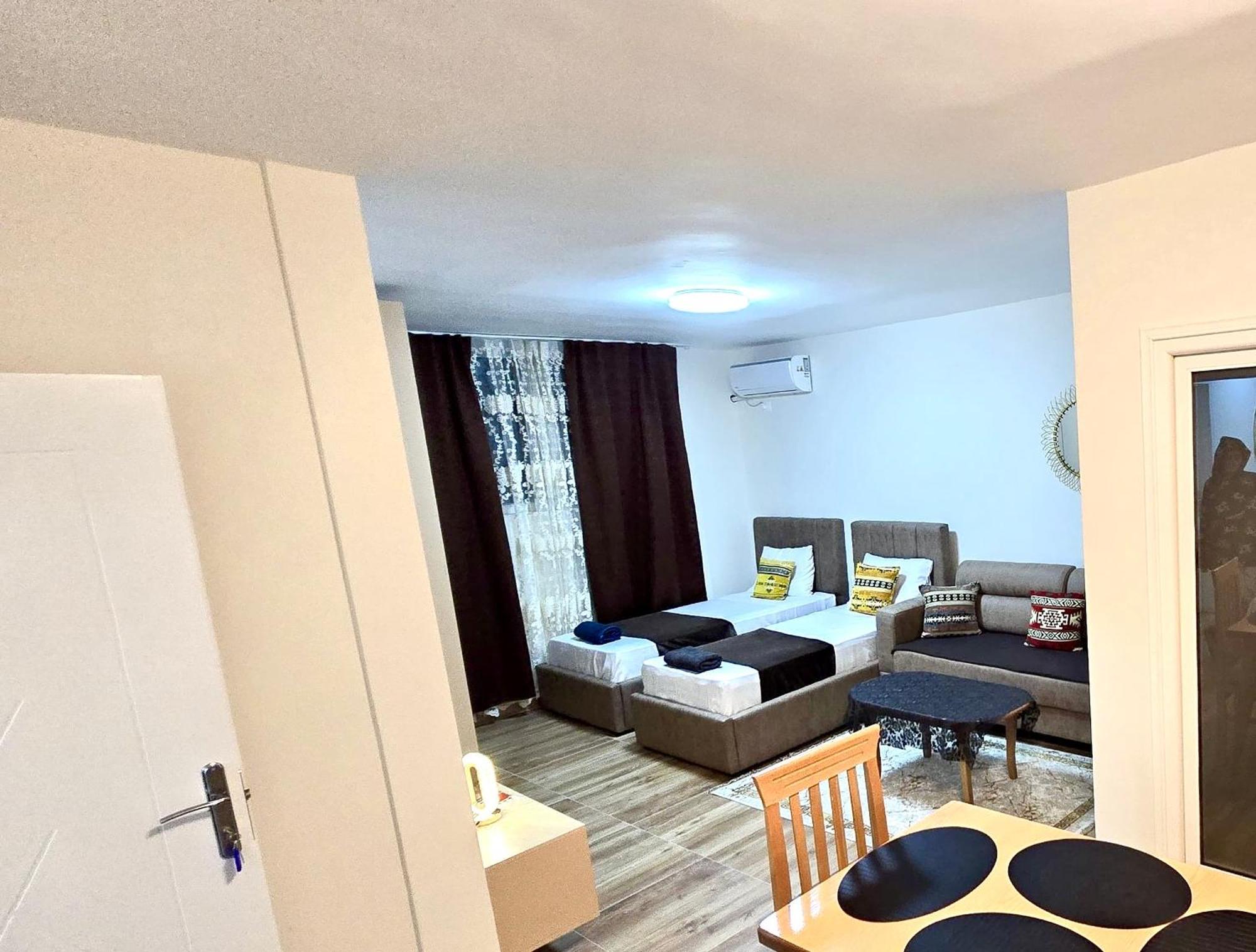 Cozy Centrally Located For Up To Three Or Four Guests Family 10 Min Walk From Center Leilighet